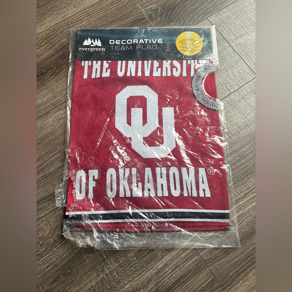 Evergreen Decorative Team Flag - University of Oklahoma Crimson